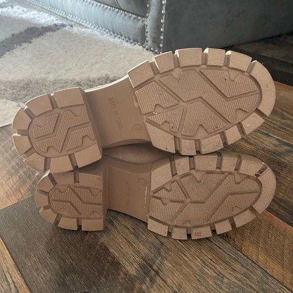 madden girl Tessa Women's Chelsea Boot - Picture 5 of 5